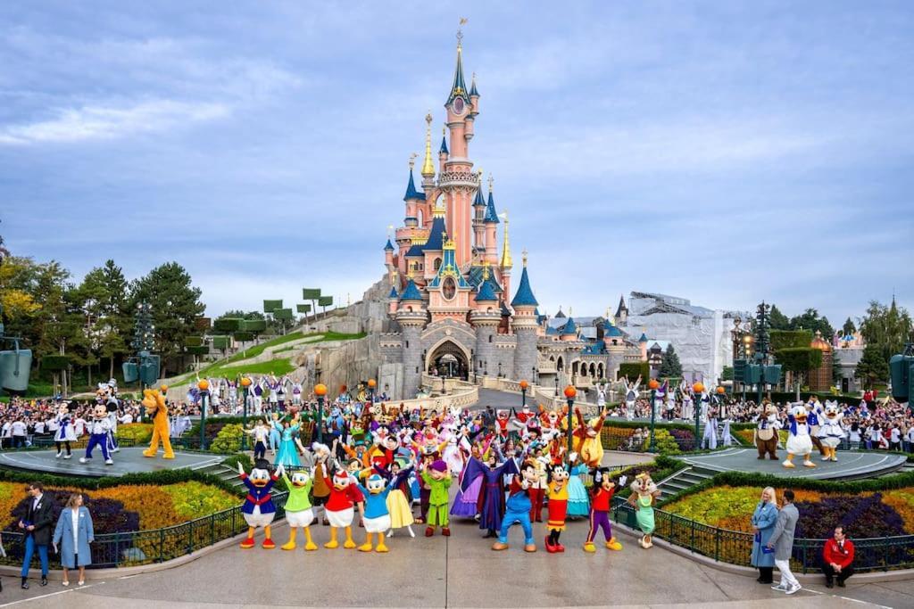 Disney 'Xperience - Parc 10 Min - 3Pers Esbly Kültér fotó